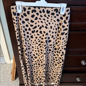 Chic Leopard Print Skirt